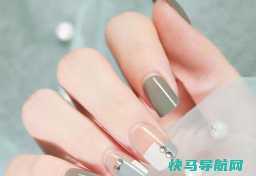 所有指甲油都可以用光疗机吗？微胶指甲油直接涂会怎样