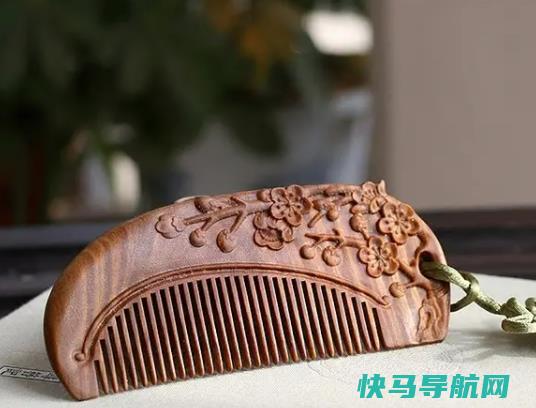 檀木梳子长了白丝是怎么回事？檀木梳子带手柄好还是不带手柄好